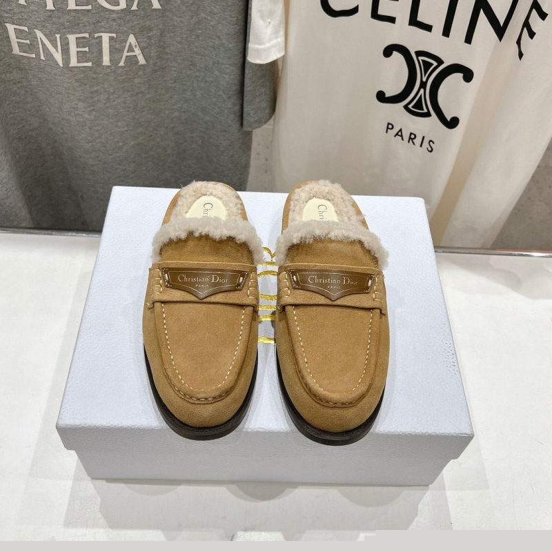 ch**an D*or slippers